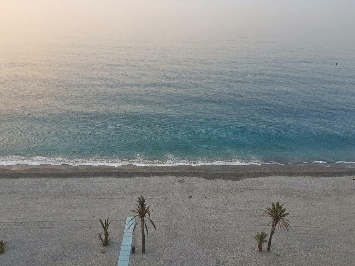 Atico En Almunecar. Primera Linea De Playa Con Vistas Espectaculares Zewnętrze zdjęcie